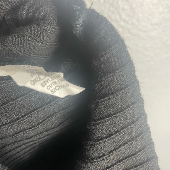 Chic Black Ribbed Off-Shoulder Midi Dress - Picture 4 of 6